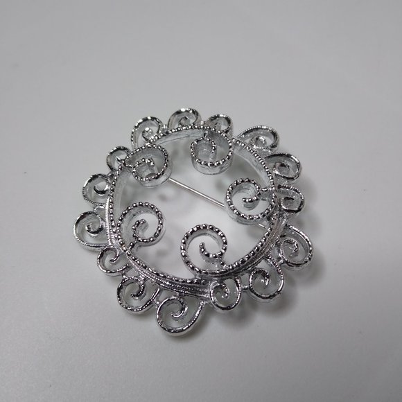 Vintage Sarah Coventry Decorative Circular Metal Brooch - Picture 2 of 12